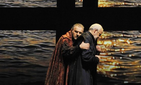 Simon Boccanegra- Teatro La Fenice di Venezia, 2014- Giacomo Prestia as Fiesco- abbraccio con Piazzola